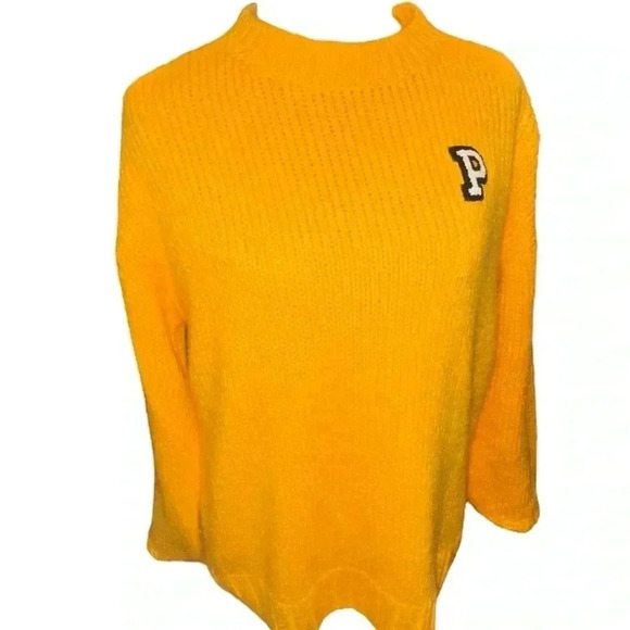 Two PINK Victoria Secret knitted boyfriend sweaters … - Picture 6 of 16